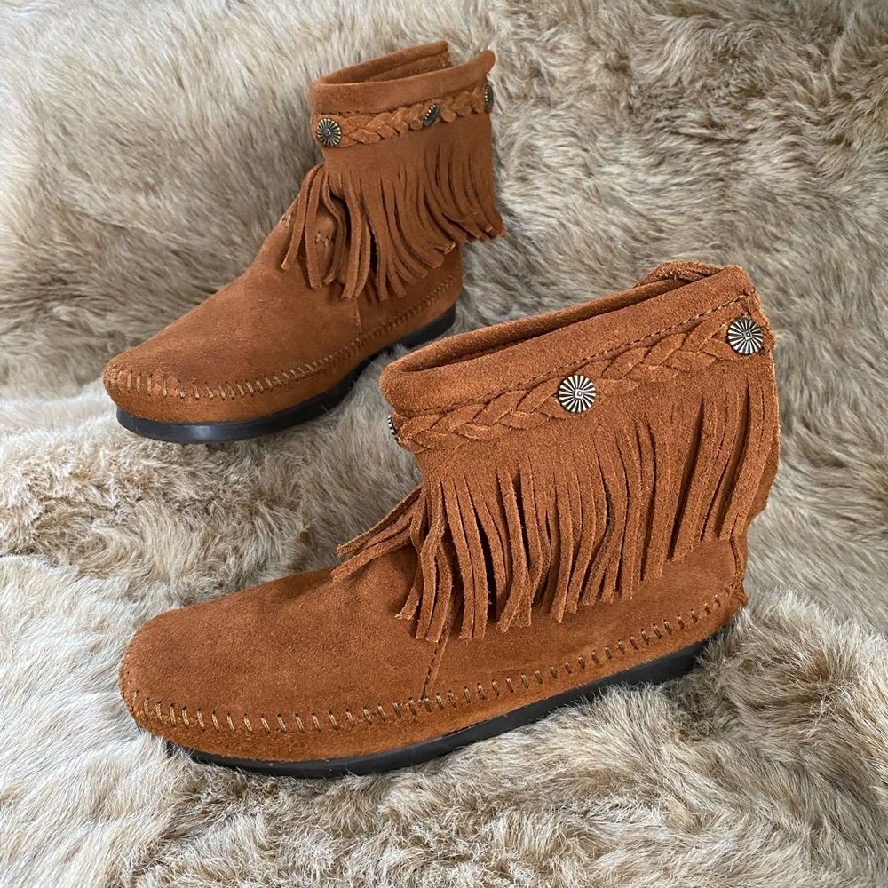 Minnetonka Women’s High Top Back Zip Boots